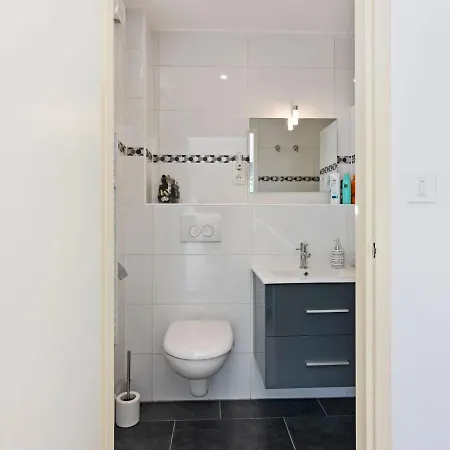 Vakantiehuis Urban Bungalow In With Swimming Pool *