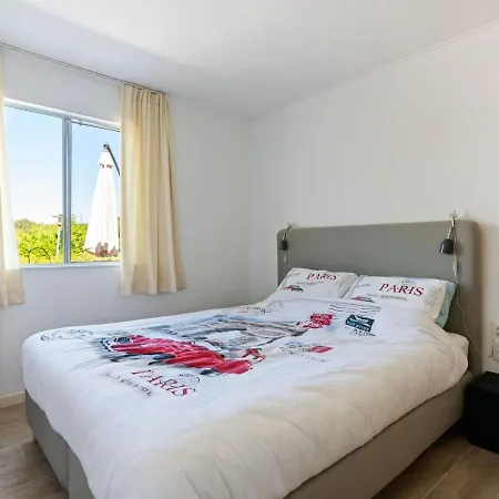Vakantiehuis Urban Bungalow In With Swimming Pool