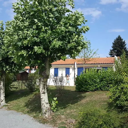 Vakantiehuis Urban Bungalow In With Swimming Pool
